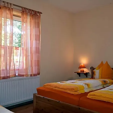 Hotel Geraeumige Mit Garten