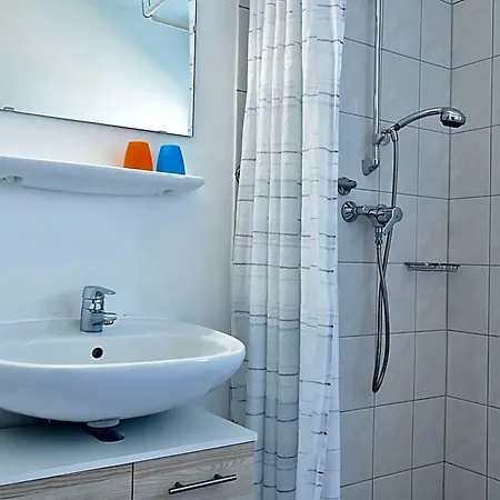 Hotel Geraeumige Mit Garten 2*